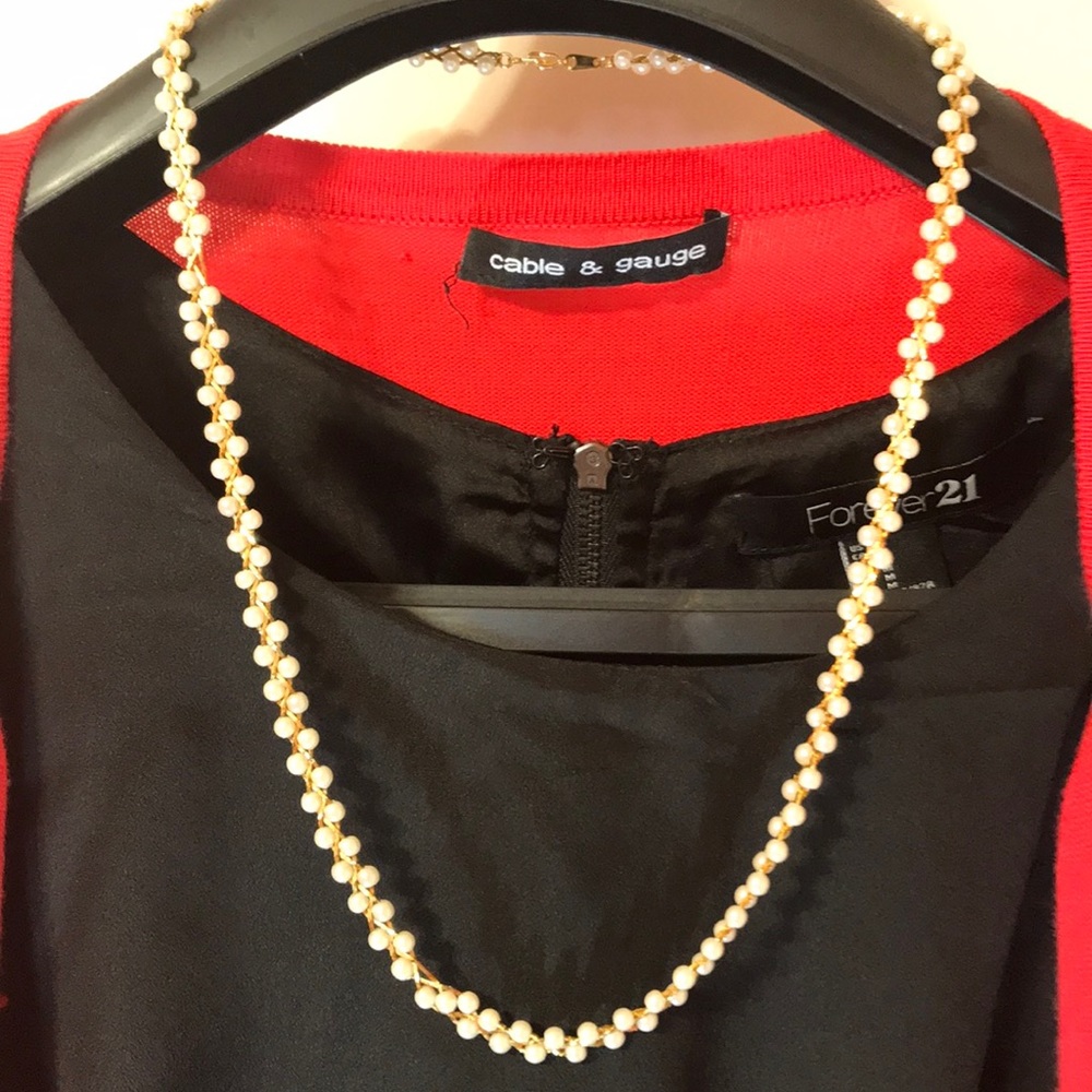 Necklace gold and pearl rope necklace.